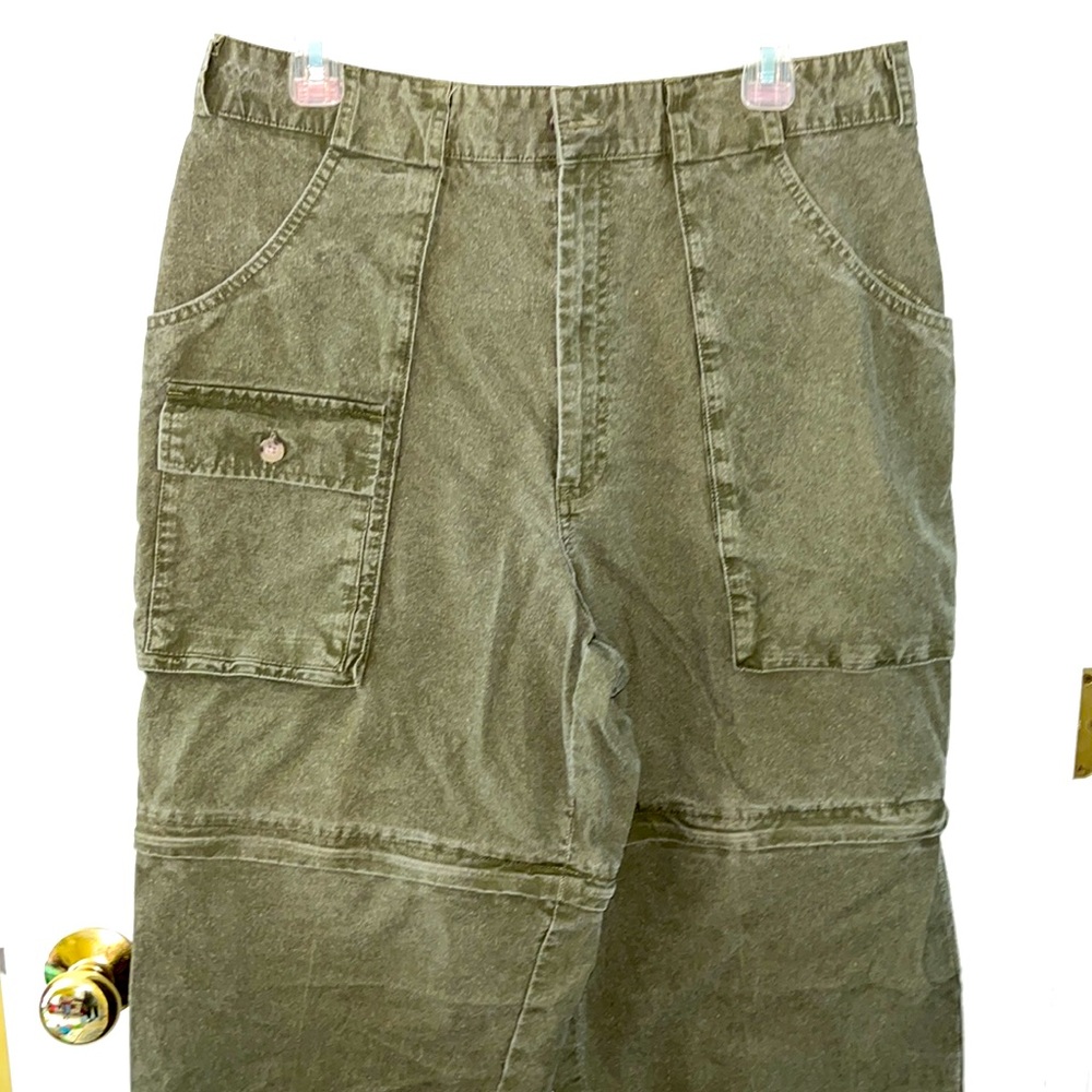 Vintage Men’s Banana Republic REAL Cargo pants. Camp Green. Size 36”w x 35”l